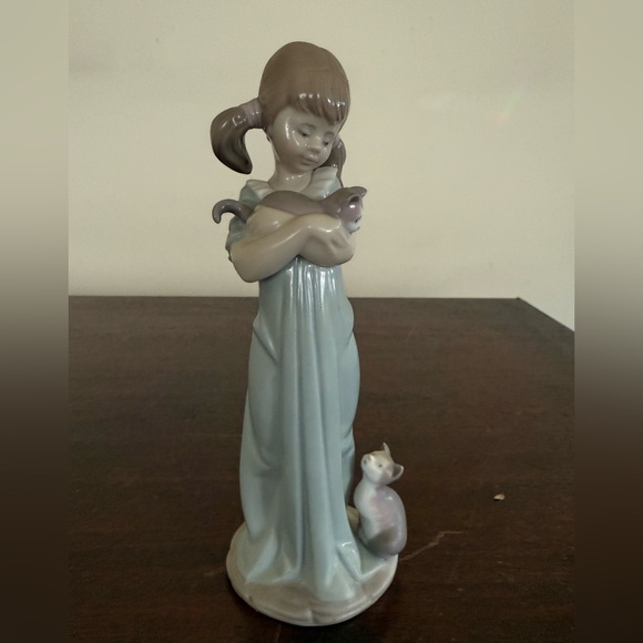 Lladro Porcelain Don’t Forget Me Girl